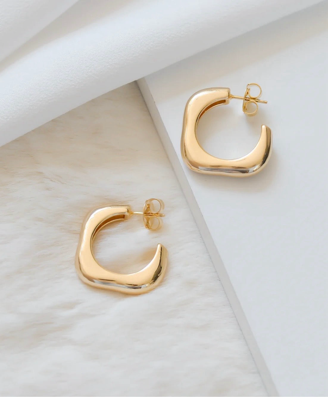 Sculptural Curve Hoops