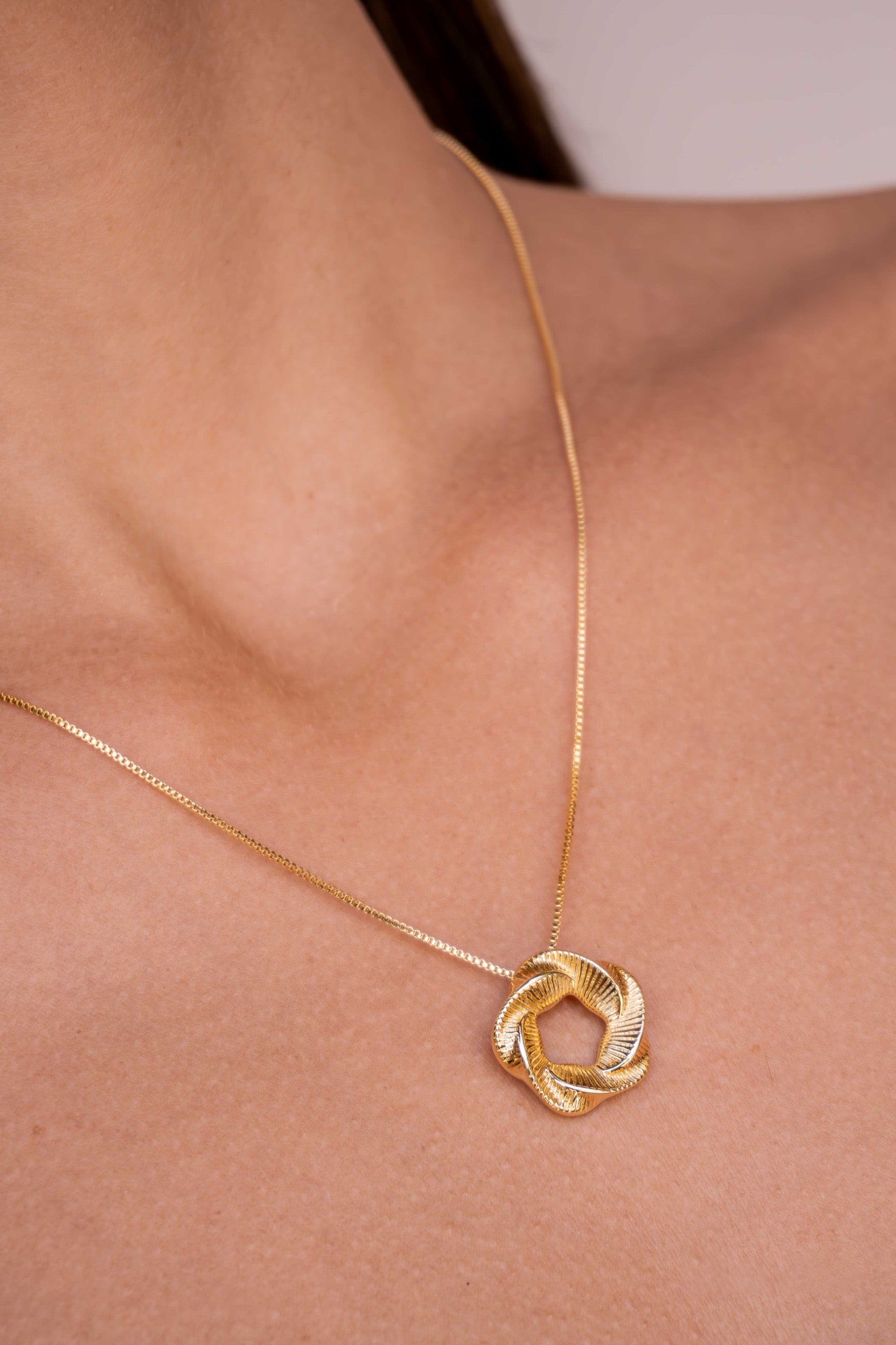 Solaris Knot Necklace