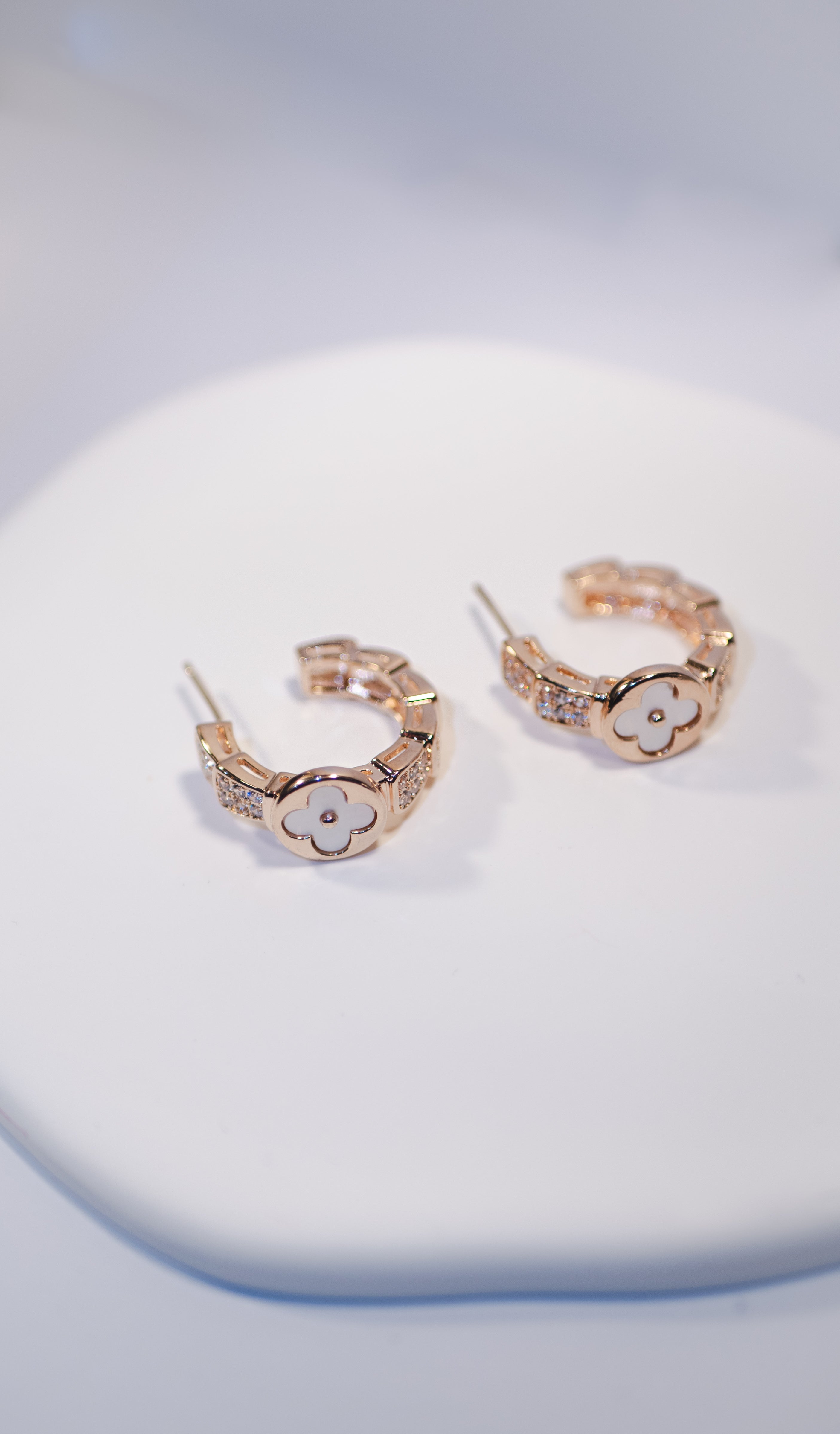 Madre Luxe Clover Hoops