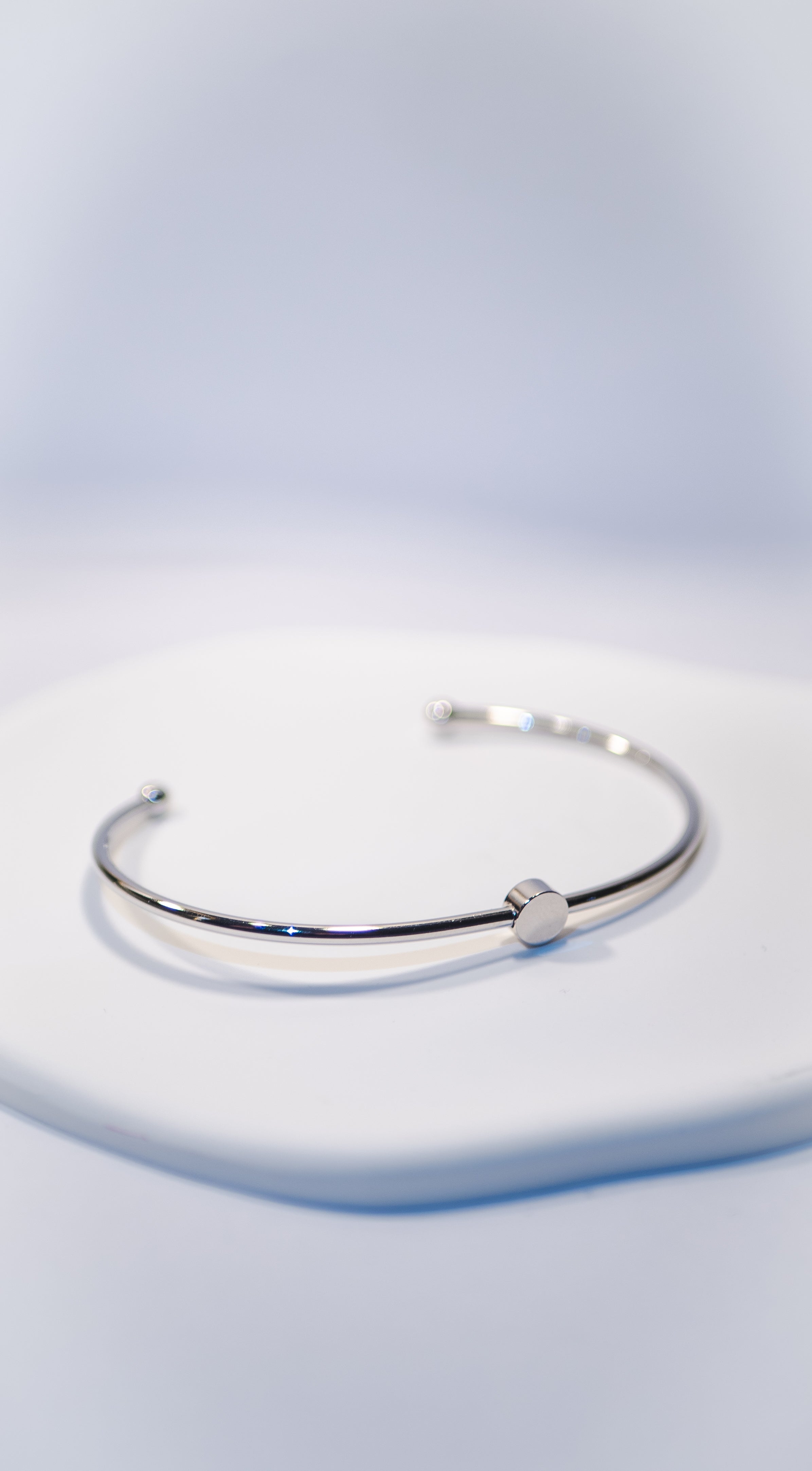 Luna Minimal Bangle